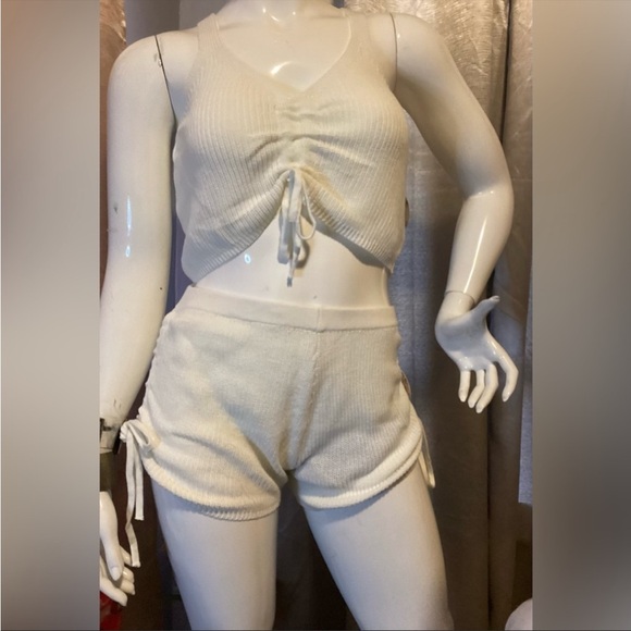 None Pants - Short and cropped top set